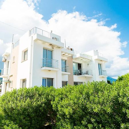 Luxury Two-Bedroom Apartment In Amazing Place Lukomorye C4 Karavas  Bagian luar foto