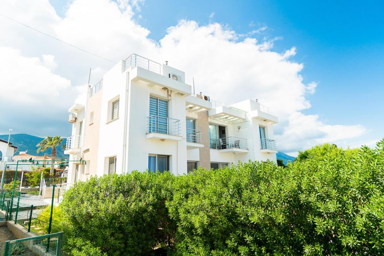 Luxury Two-Bedroom Apartment In Amazing Place Lukomorye C4 Karavas  Bagian luar foto