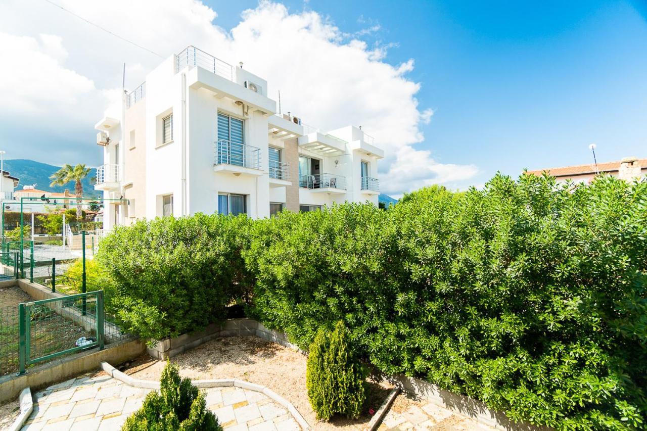 Luxury Two-Bedroom Apartment In Amazing Place Lukomorye C4 Karavas  Bagian luar foto
